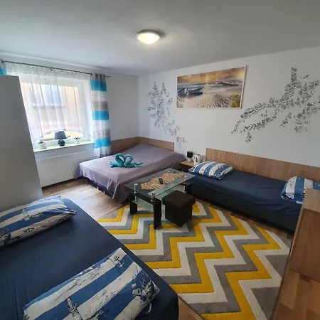 ホームステイ Goscinne U Joli